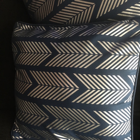 Trow pillow - Picture 2 of 4